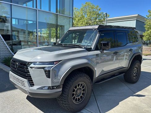 Used 2024 Lexus GX 550 image 1