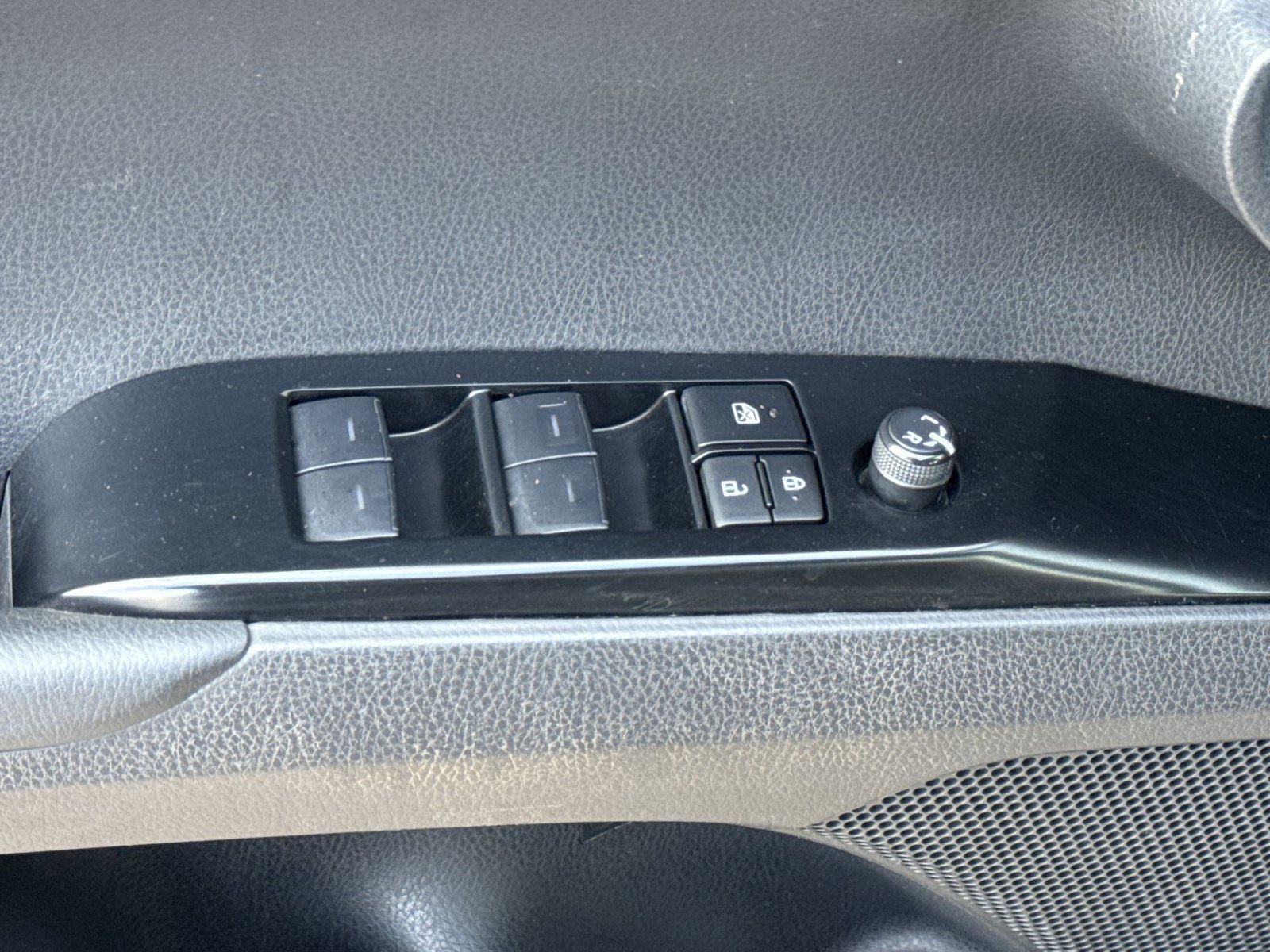 Used 2025 Toyota Camry SE FWD image 15