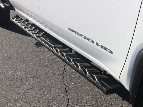 Used 2023 GMC Sierra 3500 Pro w/ Convenience Package image 12