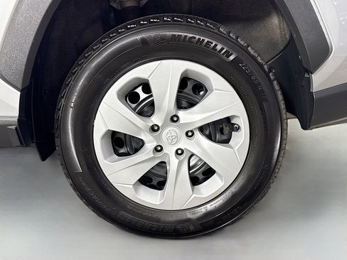 Certified 2025 Toyota RAV4 LE AWD/4WD image 27