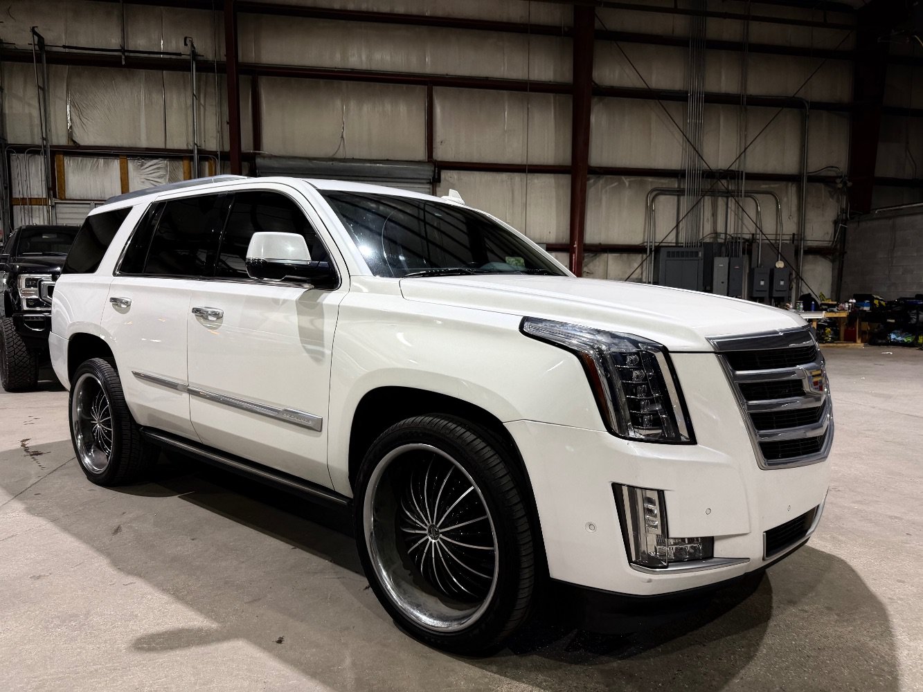 Used 2017 Cadillac Escalade Premium Luxury RWD image 2