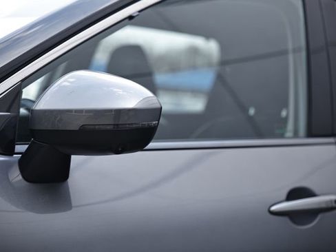 Used 2023 Nissan Rogue SL w/ SL Premium Package image 12