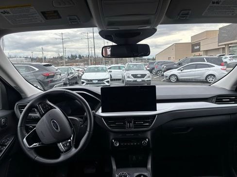 Used 2024 Ford Escape Platinum image 6