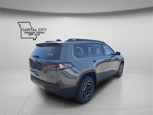 New 2026 Jeep Cherokee Laredo image 5