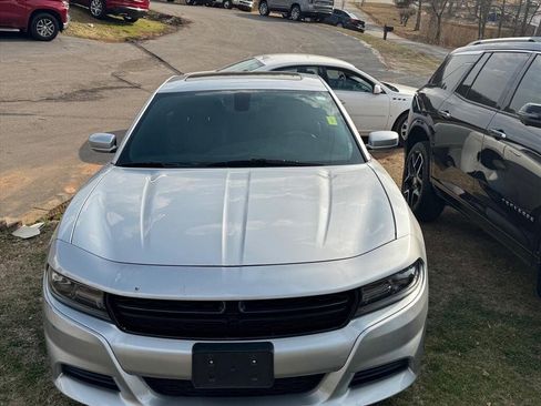 Used 2019 Dodge Charger SXT w/ Leather Interior Group image 10