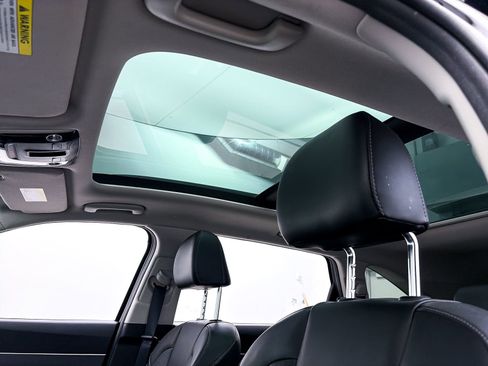 Used 2022 Kia Sorento S w/ Panoramic Sunroof Package image 3