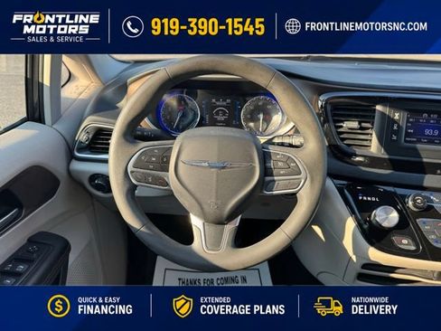 Used 2017 Chrysler Pacifica Touring FWD image 18