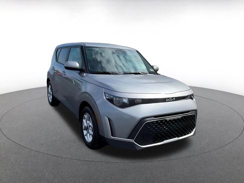 Used 2025 Kia Soul LX w/ LX Technology Package FWD image 3