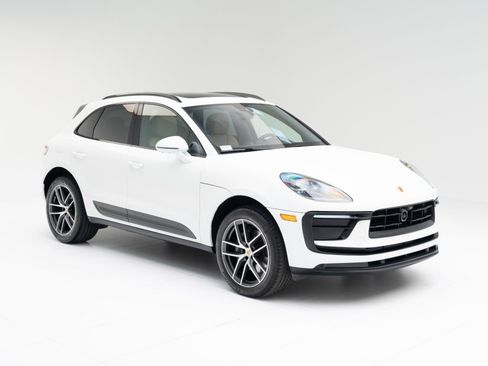 Used 2025 Porsche Macan image 7