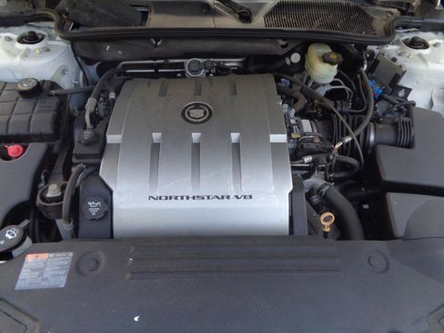 Used 2011 Cadillac DTS Luxury FWD image 39