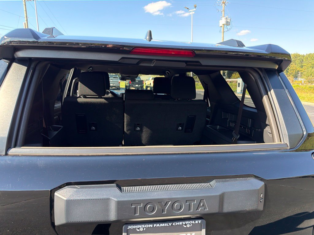 Used 2025 Toyota 4Runner SR5 AWD/4WD image 43