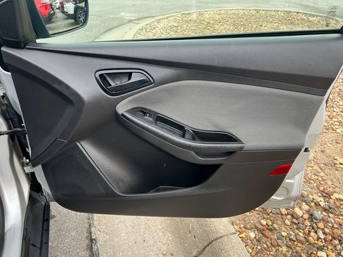 Used 2012 Ford Focus SE FWD image 22