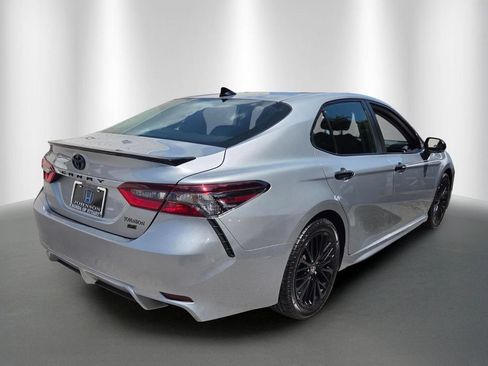 Used 2022 Toyota Camry SE w/ Convenience Package FWD image 3