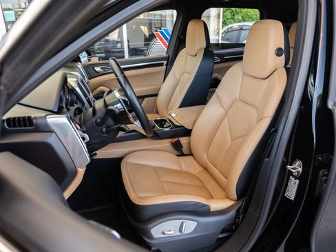Used 2016 Porsche Cayenne AWD/4WD image 18