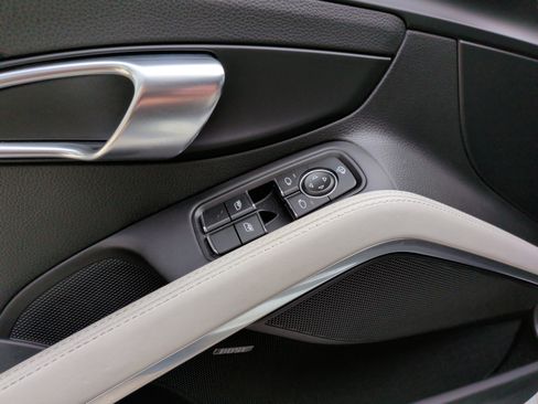 Used 2021 Porsche 718 Cayman image 15