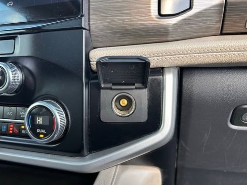 Used 2024 Ford Expedition Limited image 35