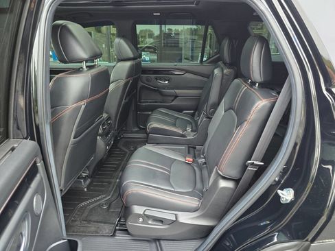 Certified 2025 Honda Pilot TrailSport image 18