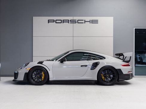 Certified 2018 Porsche 911 GT2 RS RWD image 2