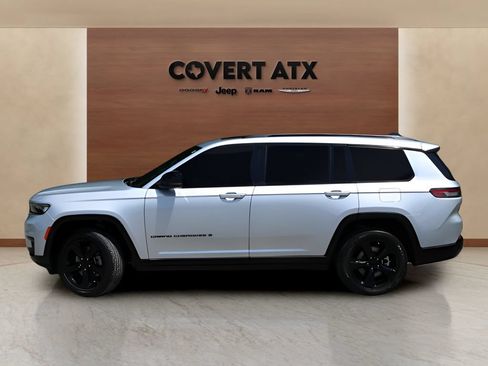 Used 2022 Jeep Grand Cherokee L Laredo AWD/4WD image 2