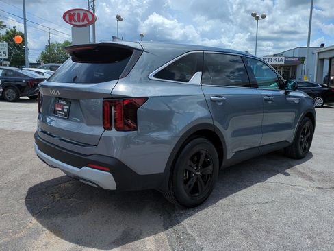 Certified 2024 Kia Sorento LX FWD image 5