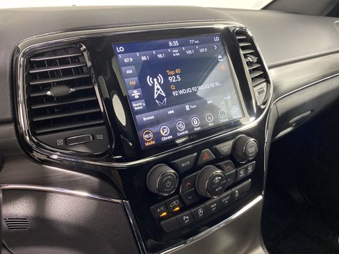 Used 2022 Jeep Grand Cherokee Limited AWD/4WD image 30
