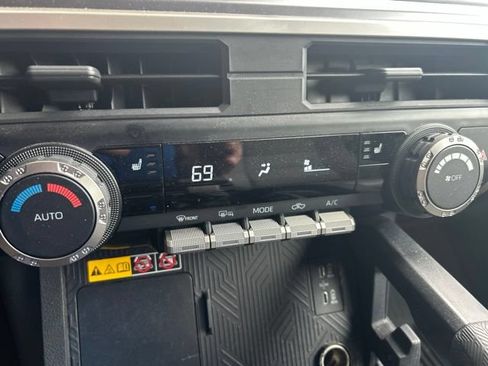 Used 2024 Toyota Tacoma SR5 AWD/4WD image 20