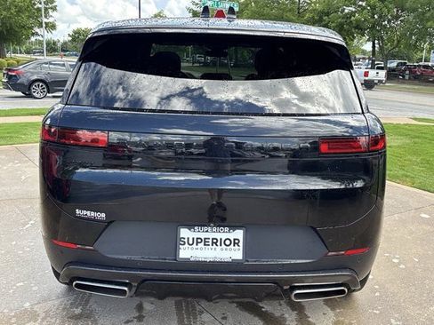Used 2025 Land Rover Range Rover Sport SE AWD/4WD image 5
