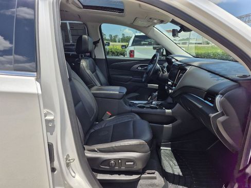 Used 2018 Chevrolet Traverse Premier w/ Driver Confidence II Package FWD image 14