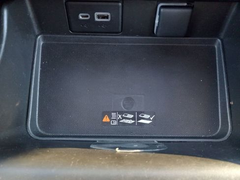 Used 2023 Chevrolet Suburban Premier image 24