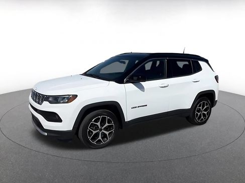 Used 2025 Jeep Compass Limited AWD/4WD image 7