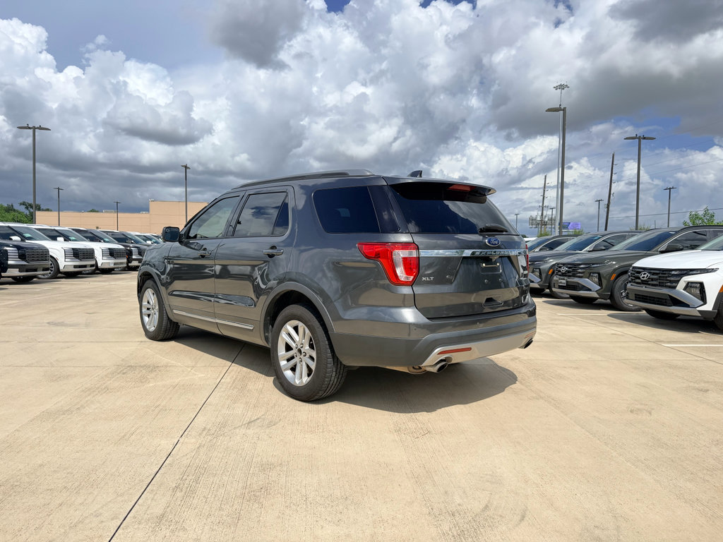 Used 2016 Ford Explorer XLT w/ Equipment Group 202A FWD image 9