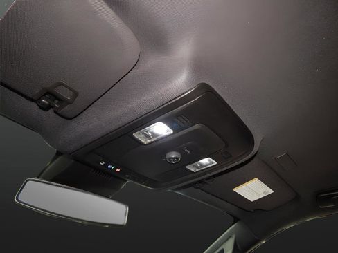 Used 2025 Chevrolet Suburban Z71 image 23