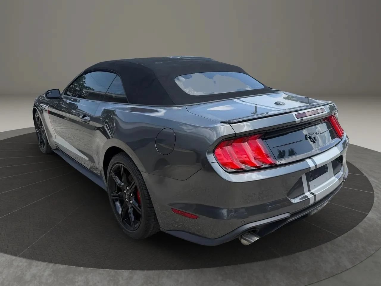 Used 2018 Ford Mustang Premium w/ Black Accent Package RWD image 3