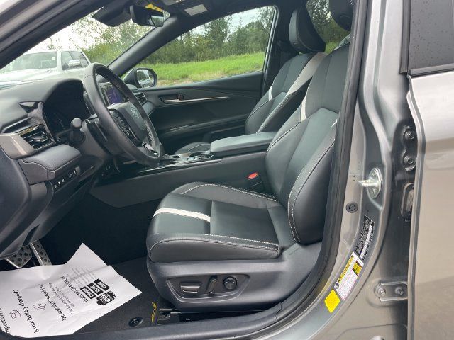 Used 2025 Toyota Camry SE w/ Convenience Package FWD image 19