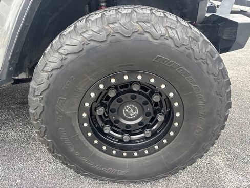 Used 2021 Jeep Gladiator Rubicon w/ LED Lighting Group AWD/4WD image 8
