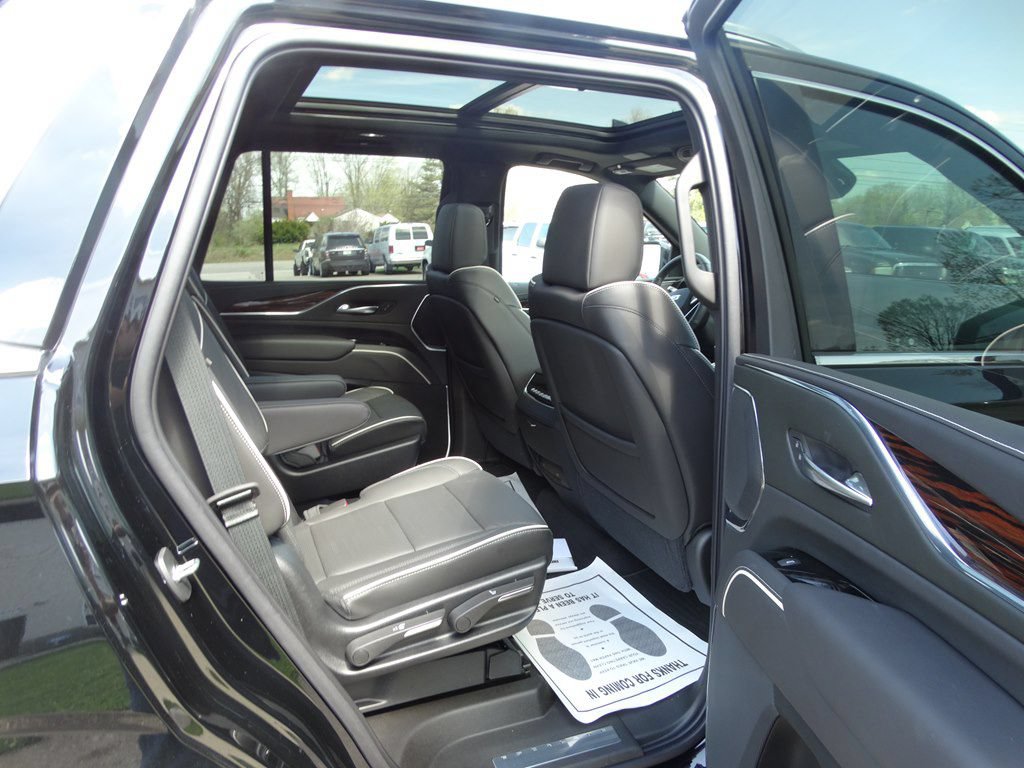 Used 2021 Cadillac Escalade Premium Luxury AWD/4WD image 13