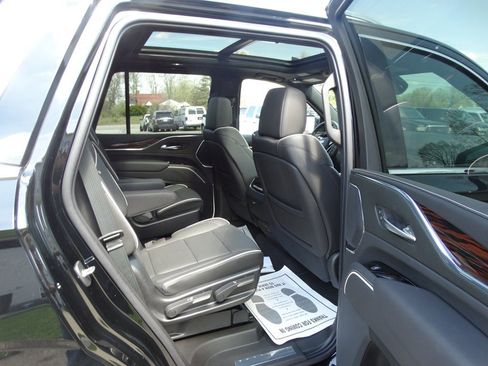 Used 2021 Cadillac Escalade Premium Luxury image 13