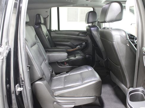 Used 2020 Chevrolet Suburban Premier image 33