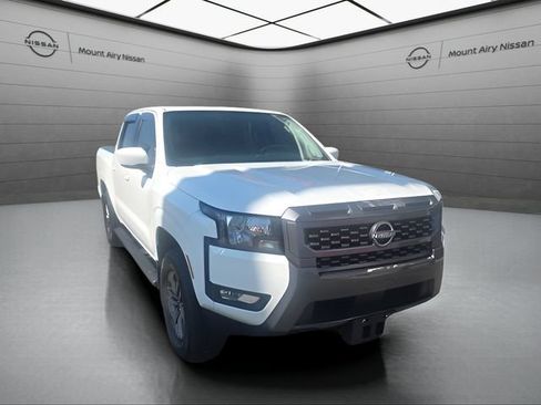 Certified 2025 Nissan Frontier SV w/ SV Convenience Package AWD/4WD image 2