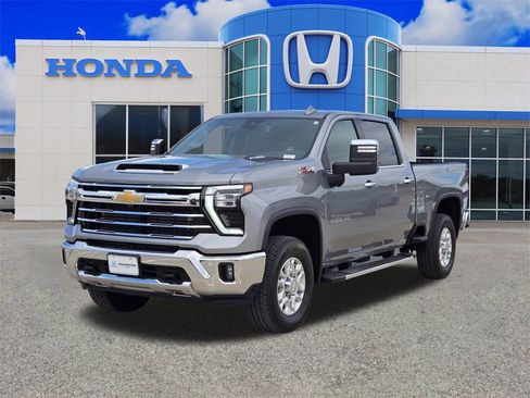 Used 2025 Chevrolet Silverado 2500 LTZ w/ LTZ Convenience Package image 7