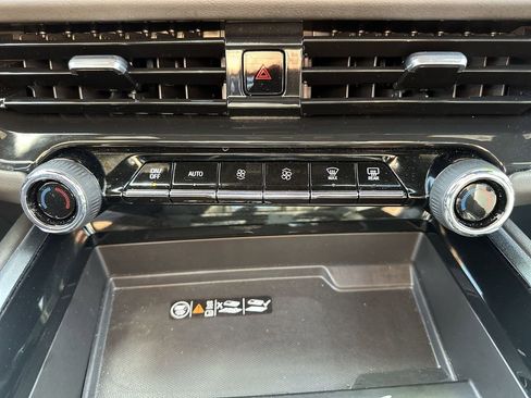 Certified 2025 Chevrolet Suburban Premier image 29