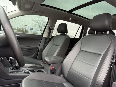 Used 2020 Volkswagen Tiguan SE image 14