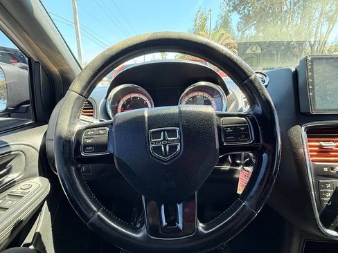 Used 2016 Dodge Grand Caravan SE FWD image 16
