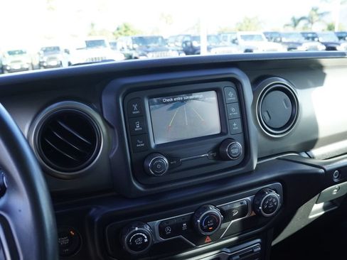 Certified 2019 Jeep Wrangler Sport AWD/4WD image 16