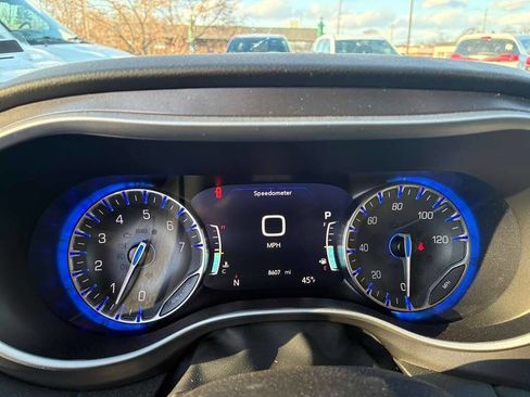 Used 2026 Chrysler Pacifica Select image 14