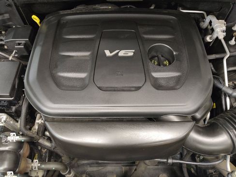 Used 2018 Jeep Grand Cherokee Laredo RWD image 30