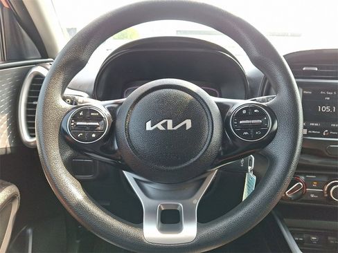 Used 2023 Kia Soul LX image 18