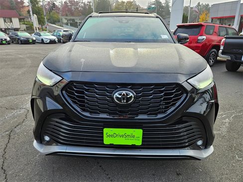 New 2025 Toyota Highlander XSE image 8
