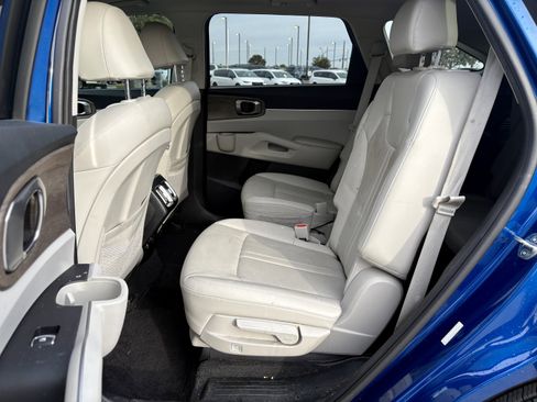 Used 2023 Kia Sorento EX w/ Panoramic Sunroof Package image 15