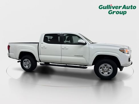 Used 2022 Toyota Tacoma SR5 RWD image 12